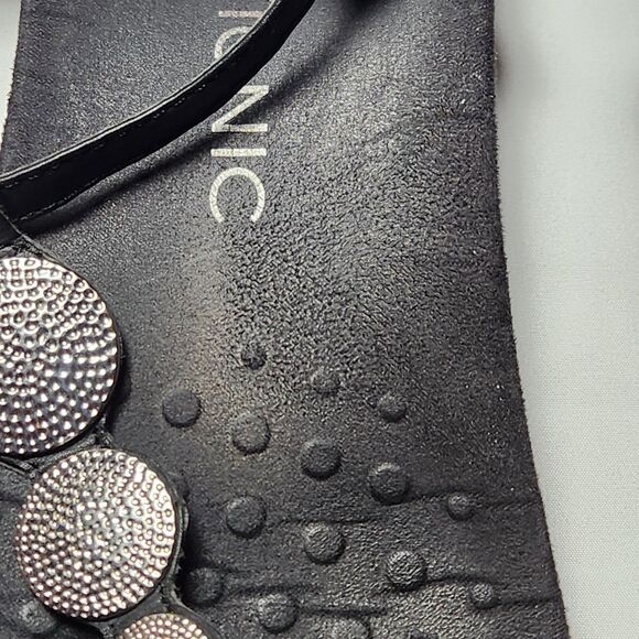 Vionic	Womens 8 Lizbeth Thong Medallion Sandal Black Silver - Picture 3 of 7